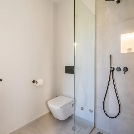 Glamorous 3br Penthouse Mins To Puerto Banus W/terrace Marbella