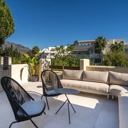 Glamorous 3br Penthouse Mins To Puerto Banus W/terrace Apartamento
