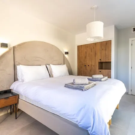 Glamorous 3br Penthouse Mins To Puerto Banus W/terrace
